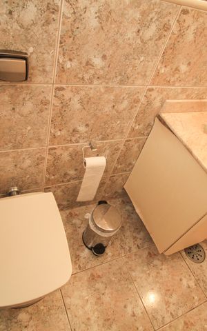 Casa à venda com 300m², 3 quartos e 6 vagas Casa à venda com 300m², 3 quartos e 6 vagasLavabo