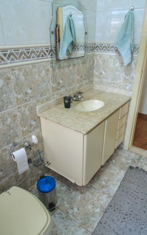 Casa à venda com 300m², 3 quartos e 6 vagas Casa à venda com 300m², 3 quartos e 6 vagasBanheiro Social