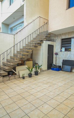 Casa à venda com 300m², 3 quartos e 6 vagas Casa à venda com 300m², 3 quartos e 6 vagasÁrea comum
