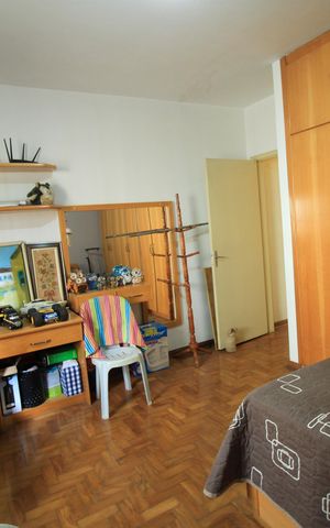 Casa à venda com 300m², 3 quartos e 6 vagas Casa à venda com 300m², 3 quartos e 6 vagasQuarto 2