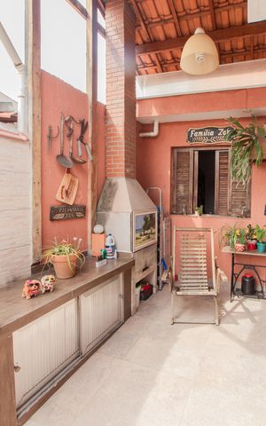 Casa à venda com 115m², 4 quartos e 3 vagas Casa à venda com 115m², 4 quartos e 3 vagasQuintal