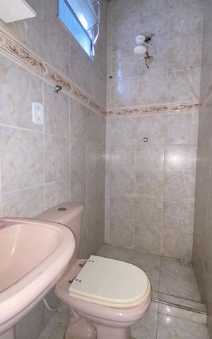 Casa à venda com 85m², 2 quartos e 1 vaga Casa à venda com 85m², 2 quartos e 1 vagaBanheiro da Suíte