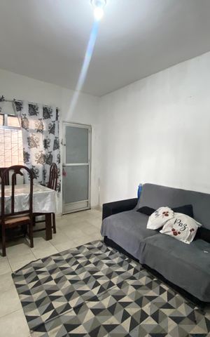 Casa à venda com 85m², 2 quartos e 1 vaga Casa à venda com 85m², 2 quartos e 1 vagaSala