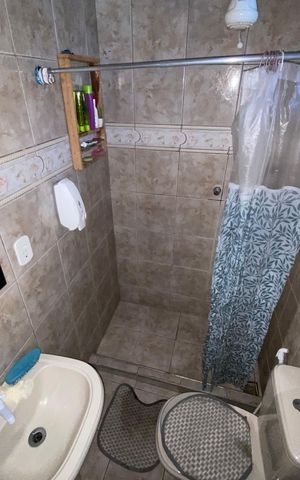 Casa à venda com 85m², 2 quartos e 1 vaga Casa à venda com 85m², 2 quartos e 1 vagaBanheiro Social
