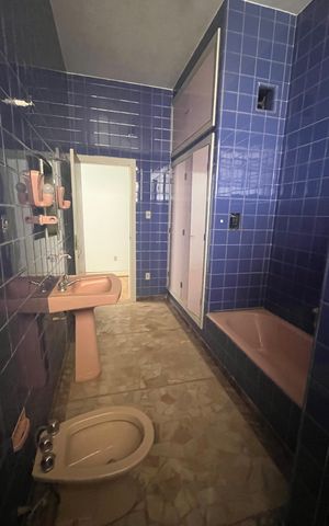 Casa para alugar com 213m², 2 quartos e 4 vagas Casa para alugar com 213m², 2 quartos e 4 vagasBanheiro 2