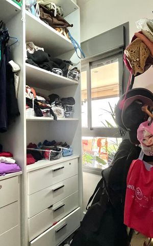 Apartamento à venda com 95m², 2 quartos e 2 vagas Apartamento à venda com 95m², 2 quartos e 2 vagasCloset da suíte