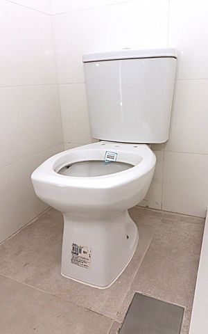 Apartamento à venda com 82m², 2 quartos e 2 vagasBanheiro da Suíte 1