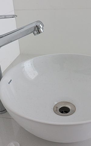 Apartamento à venda com 82m², 2 quartos e 2 vagasBanheiro da Suíte 1