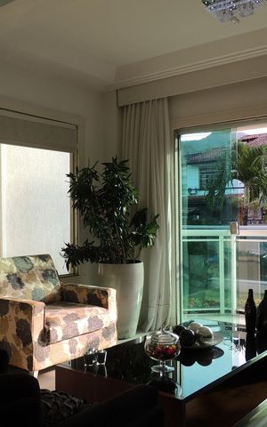 Casa de condomínio à venda com 485m², 4 quartos e 5 vagasSala