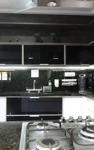 Casa de condomínio à venda com 485m², 4 quartos e 5 vagasCozinha - Armários