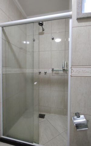 Casa de condomínio à venda com 485m², 4 quartos e 5 vagasBanheiro da Suíte 1