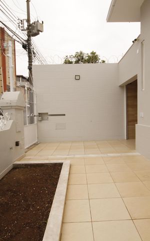 Casa à venda com 248m², 5 quartos e 4 vagasQuintal