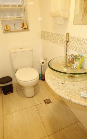 Casa à venda com 248m², 5 quartos e 4 vagasLavabo