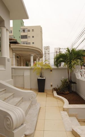 Casa à venda com 248m², 5 quartos e 4 vagasQuintal