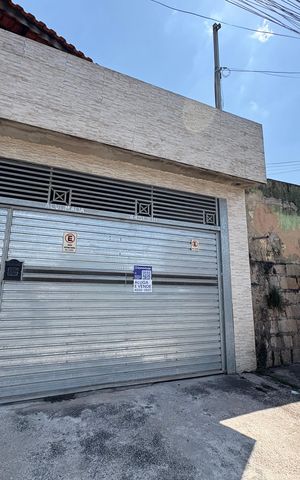Casa à venda com 112m², 2 quartos e 2 vagas Casa à venda com 112m², 2 quartos e 2 vagasFachada
