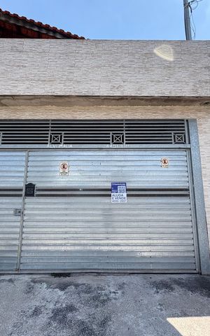 Casa à venda com 112m², 2 quartos e 2 vagas Casa à venda com 112m², 2 quartos e 2 vagasFachada