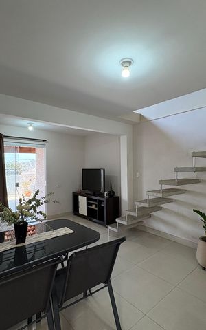 Casa à venda com 112m², 2 quartos e 2 vagas Casa à venda com 112m², 2 quartos e 2 vagasSala