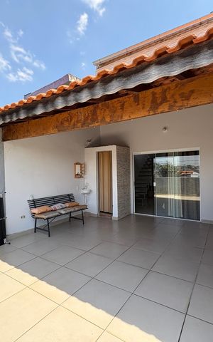 Casa à venda com 112m², 2 quartos e 2 vagas Casa à venda com 112m², 2 quartos e 2 vagasVaranda