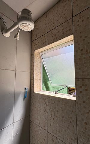 Casa à venda com 112m², 2 quartos e 2 vagas Casa à venda com 112m², 2 quartos e 2 vagasBanheiro da suíte 1
