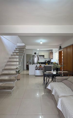 Casa à venda com 112m², 2 quartos e 2 vagas Casa à venda com 112m², 2 quartos e 2 vagasSala