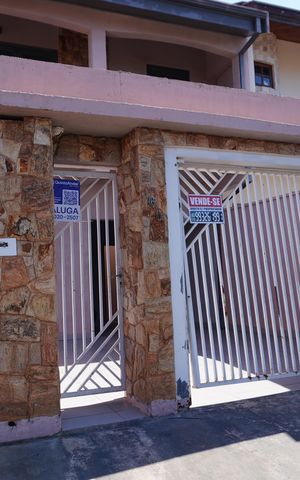 Casa para alugar com 196m², 4 quartos e 3 vagasFachada