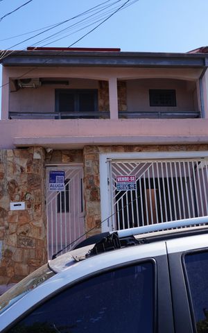 Casa para alugar com 196m², 4 quartos e 3 vagasFachada