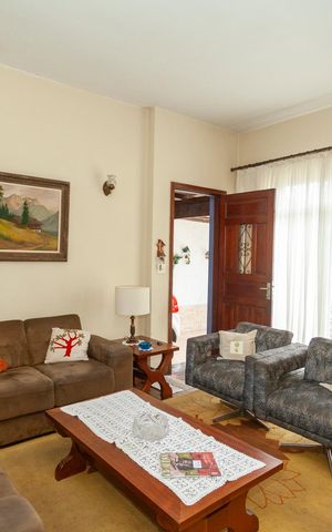Casa à venda com 190m², 3 quartos e 4 vagasSala