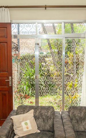 Casa à venda com 190m², 3 quartos e 4 vagasSala