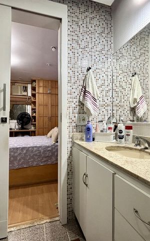 Apartamento à venda com 130m², 3 quartos e 2 vagas Apartamento à venda com 130m², 3 quartos e 2 vagasBanheiro da Suíte