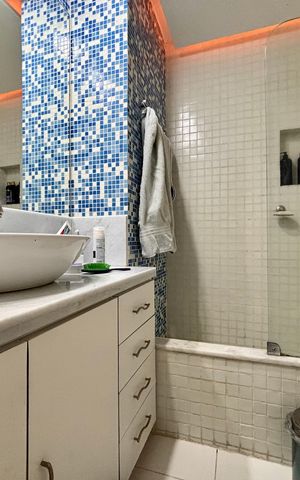 Apartamento à venda com 130m², 3 quartos e 2 vagas Apartamento à venda com 130m², 3 quartos e 2 vagasBanheiro social