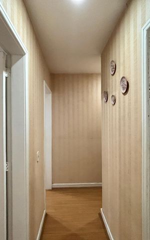 Apartamento à venda com 130m², 3 quartos e 2 vagas Apartamento à venda com 130m², 3 quartos e 2 vagasCorredor