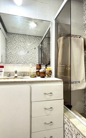 Apartamento à venda com 130m², 3 quartos e 2 vagas Apartamento à venda com 130m², 3 quartos e 2 vagasBanheiro da Suíte