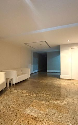 Apartamento à venda com 130m², 3 quartos e 2 vagas Apartamento à venda com 130m², 3 quartos e 2 vagasPortaria