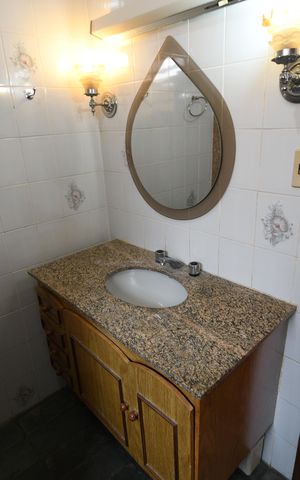 Casa à venda com 157m², 4 quartos e 2 vagasBanheiro