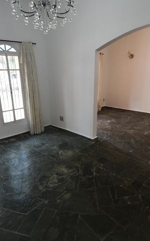 Casa à venda com 157m², 4 quartos e 2 vagasSala