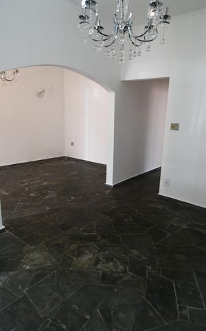 Casa à venda com 157m², 4 quartos e 2 vagasSala