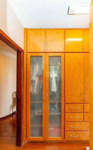 Apartamento à venda com 149m², 4 quartos e 3 vagas Apartamento à venda com 149m², 4 quartos e 3 vagasCloset Suíte 1