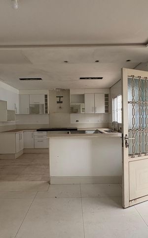 Casa à venda com 424m², 3 quartos e 6 vagas Casa à venda com 424m², 3 quartos e 6 vagasCozinha