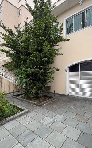 Casa à venda com 424m², 3 quartos e 6 vagas Casa à venda com 424m², 3 quartos e 6 vagasGaragem
