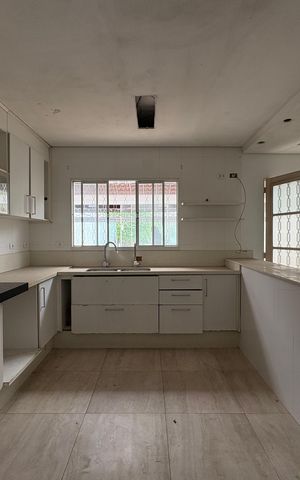 Casa à venda com 424m², 3 quartos e 6 vagas Casa à venda com 424m², 3 quartos e 6 vagasCozinha
