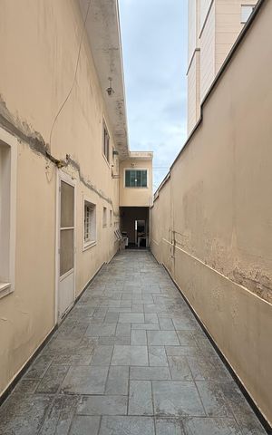 Casa à venda com 424m², 3 quartos e 6 vagas Casa à venda com 424m², 3 quartos e 6 vagasCorredor/ quintal casa