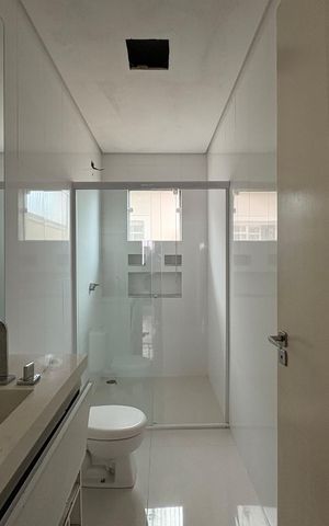Casa à venda com 424m², 3 quartos e 6 vagas Casa à venda com 424m², 3 quartos e 6 vagasBanheiro da Suíte 2