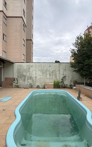 Casa à venda com 424m², 3 quartos e 6 vagas Casa à venda com 424m², 3 quartos e 6 vagasPiscina