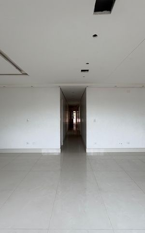 Casa à venda com 424m², 3 quartos e 6 vagas Casa à venda com 424m², 3 quartos e 6 vagasSala