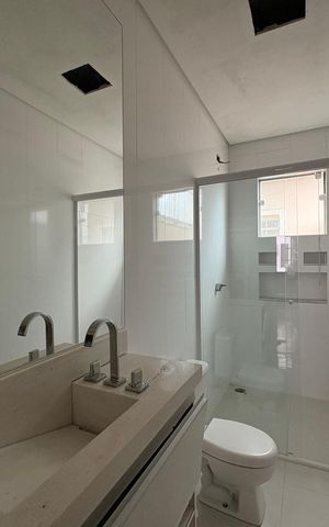 Casa à venda com 424m², 3 quartos e 6 vagas Casa à venda com 424m², 3 quartos e 6 vagasBanheiro da Suíte 2