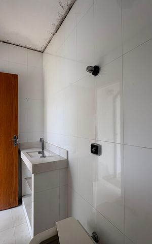 Casa à venda com 424m², 3 quartos e 6 vagas Casa à venda com 424m², 3 quartos e 6 vagasBanheiro 2