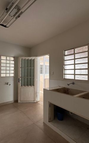 Casa à venda com 424m², 3 quartos e 6 vagas Casa à venda com 424m², 3 quartos e 6 vagasLavanderia