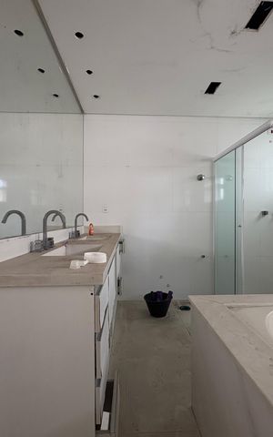 Casa à venda com 424m², 3 quartos e 6 vagas Casa à venda com 424m², 3 quartos e 6 vagasBanheiro da Suíte 1