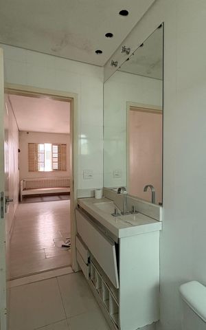 Casa à venda com 424m², 3 quartos e 6 vagas Casa à venda com 424m², 3 quartos e 6 vagasBanheiro da Suíte 2