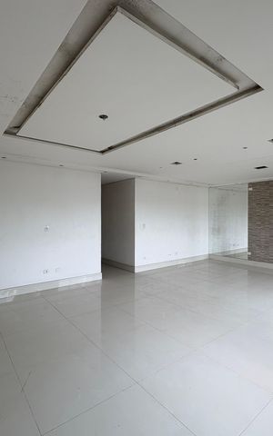 Casa à venda com 424m², 3 quartos e 6 vagas Casa à venda com 424m², 3 quartos e 6 vagasSala